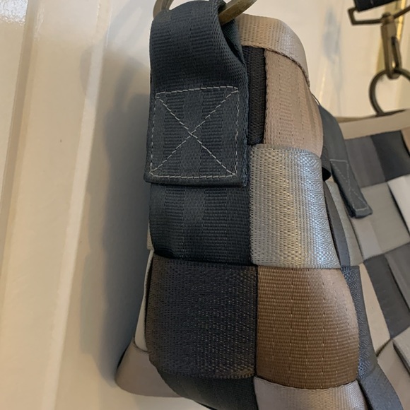 Harveys CARRIAGE RING Shoulder Bag Multi Color - Picture 8 of 17